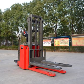 Tam Güçle Çalışan Elektrikli İstifleyiciye Sürün